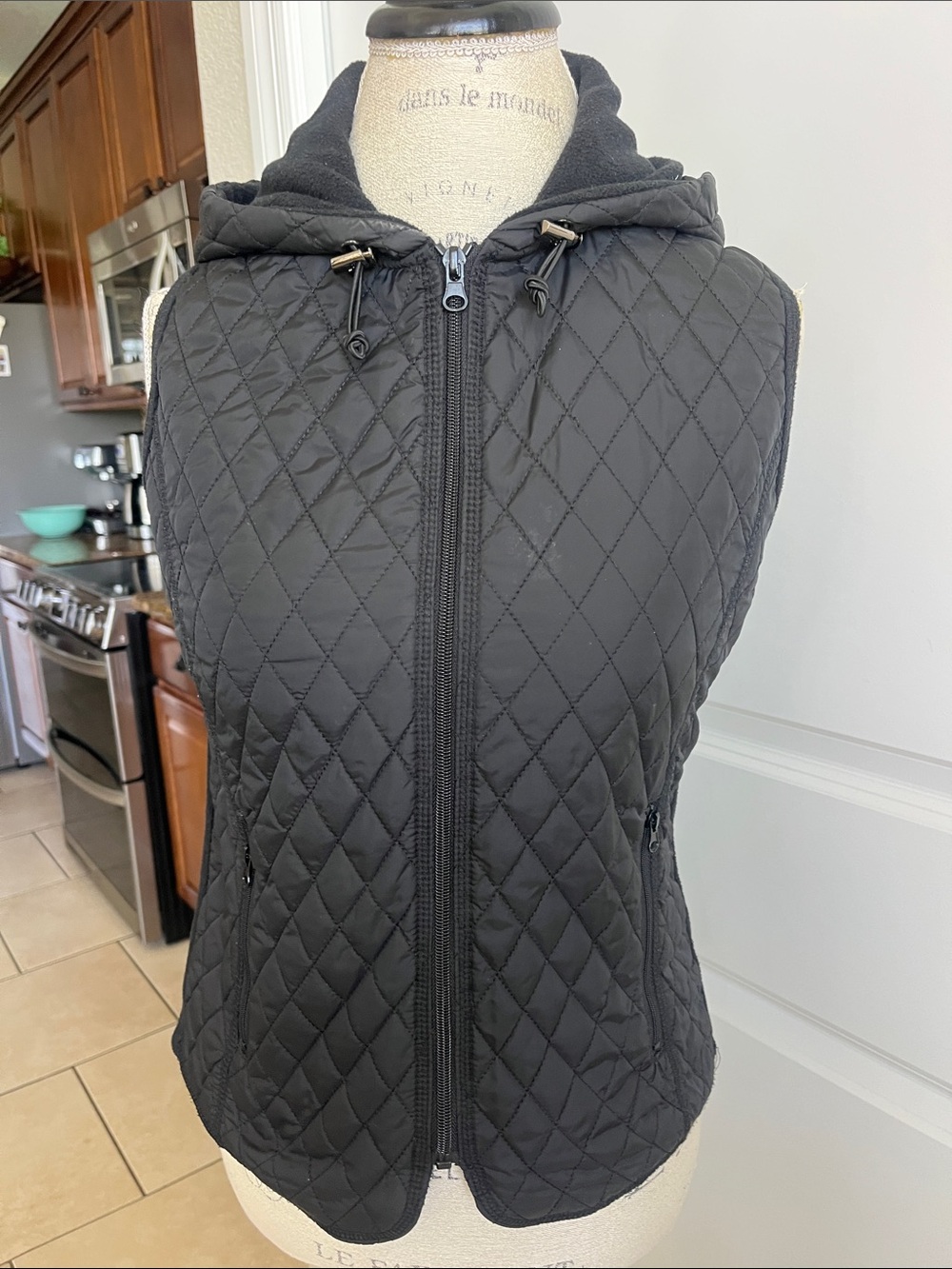 Blue for Saks Fifth Avenue black quilted, hooded, full zip vest size medium